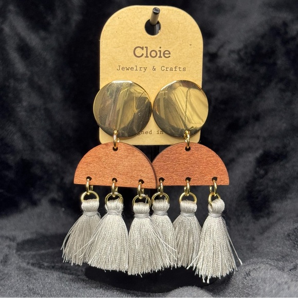 Jewelry - 🌴 Gold and Tan Tassel Earrings